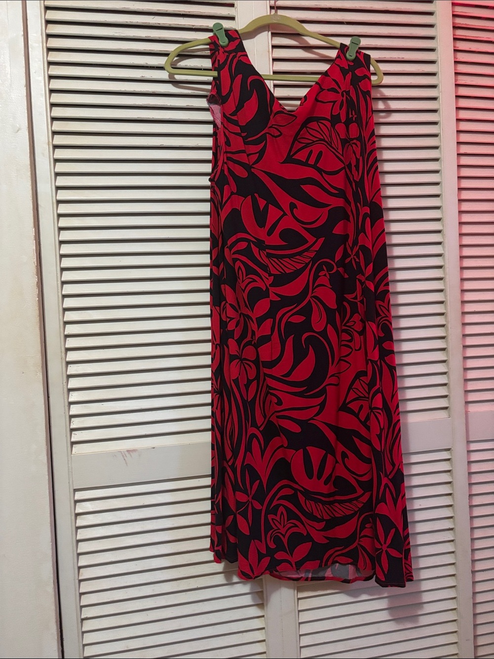 Hilo Hattie’s Red & Black Tropical Print V-Neck Maxi Dress